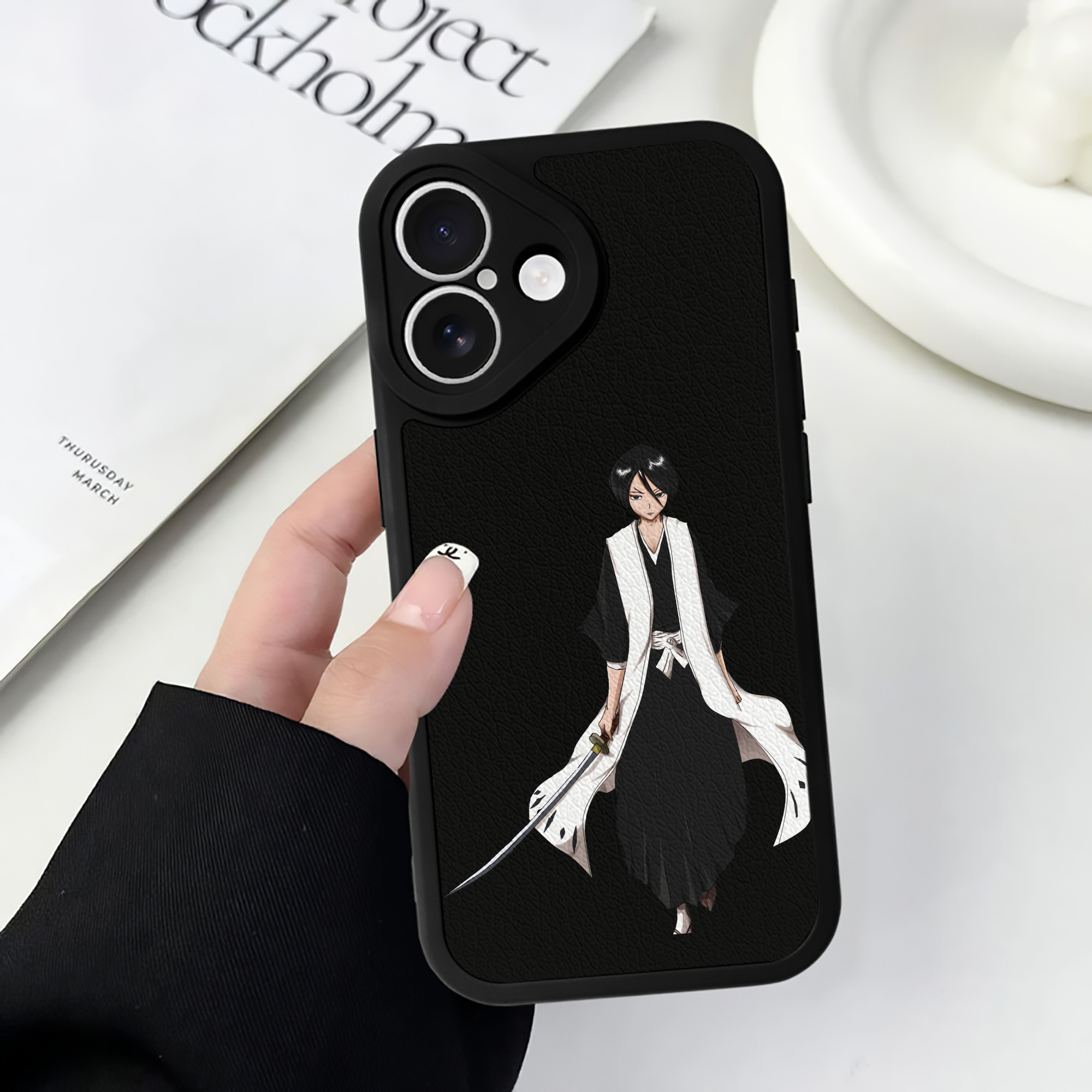 （画像用） ブリーチ 朽木ルキア BLEACH Kuchiki Rukia 【iPhone 16シリーズ対応】シリコンスマホケース（レザー調） 材質：シリコン